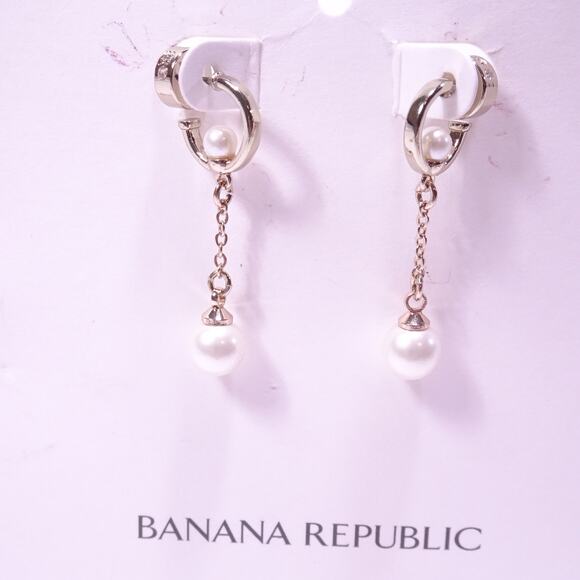 Banana Republic Women's Dainty Pearl Shiny Gold Hoop Drop Earrings NWT 58 - Picture 4 of 5